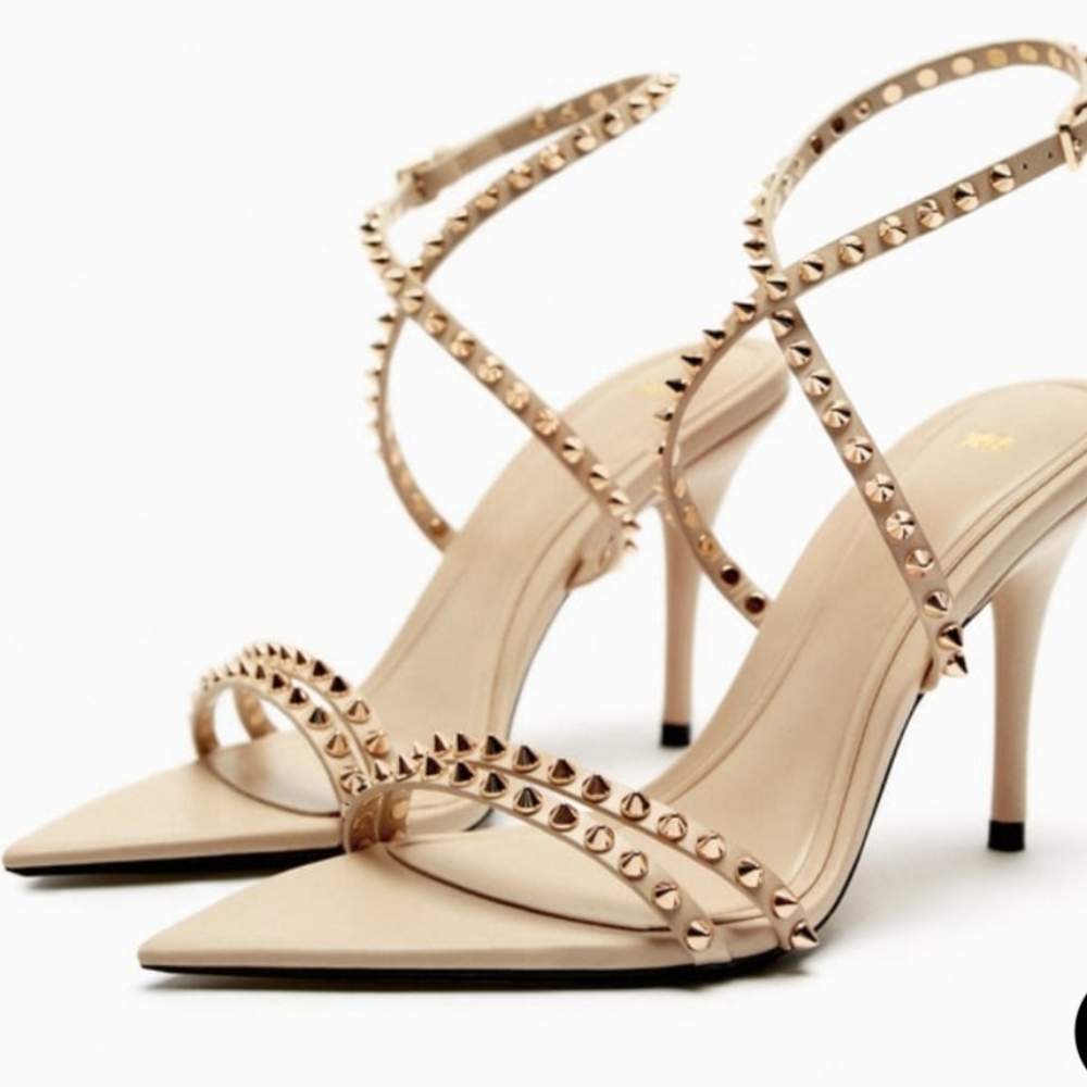 Womens Zara size 6 heels. Neutral (beige or tan).New with tags.